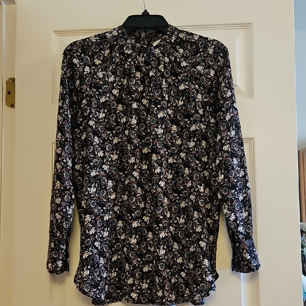 LOFT Bundle Of 4  Women's Tops - Picture 7 of 7